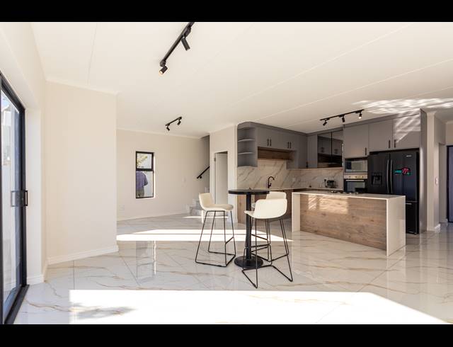 3 BEDROOM APARTMENT FOR SALE IN SANDOWN